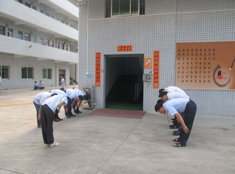 每天早晨鞠躬问候